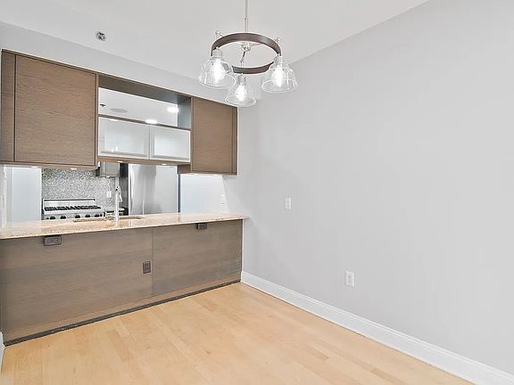 5th image of 10 Regent St APT 502