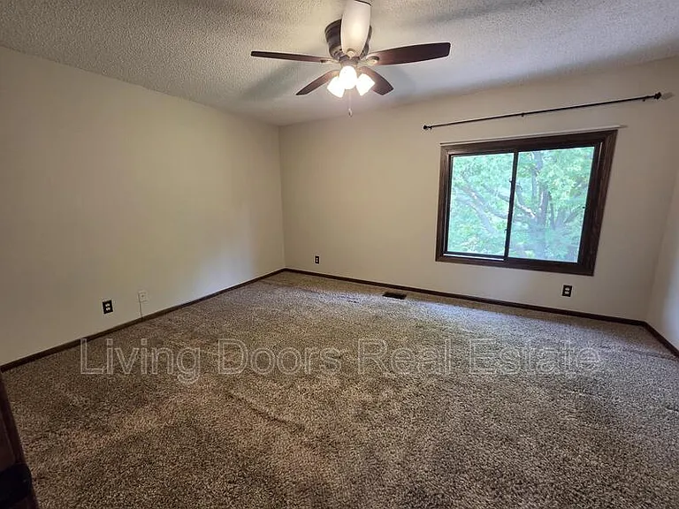 2335 Southwood Pl — Photo 7