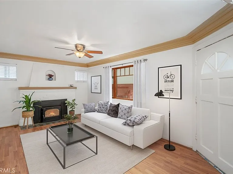 832 Cypress Ave — Photo 3