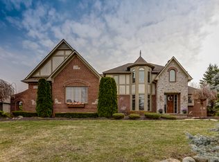 8953 Stoney Creek Dr, South Lyon, MI