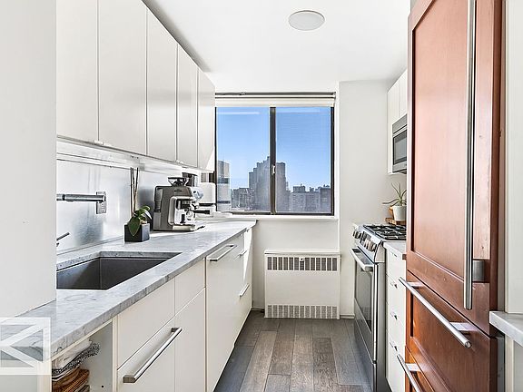 5th image of 310 E 46th St APT 25V