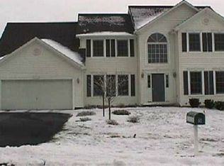 5 Lois Ln, East Greenbush, NY 12061