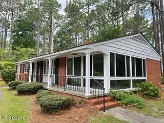 3 bed, 2.0 bath, 1450 sqft, $1,800 — Photo 2