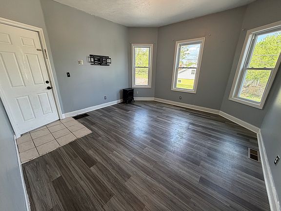 4th image of 10 Dow St APT 1