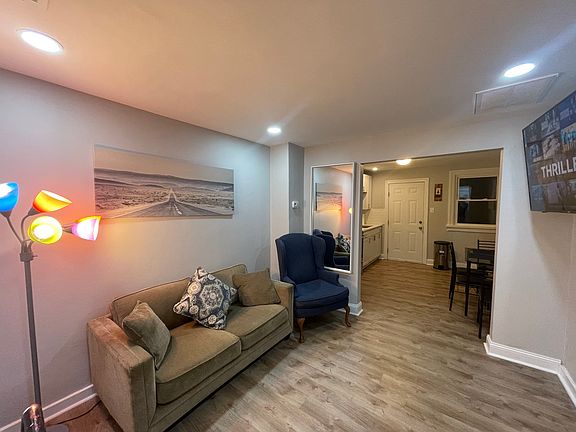 5th image of 2820 Dellrose Ave APT B