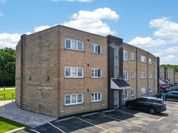 9504 S 86th Ave APT 201, Oak Lawn, IL 60457