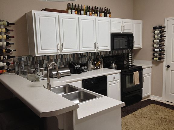 Kitchen Peninsula w/Bar 