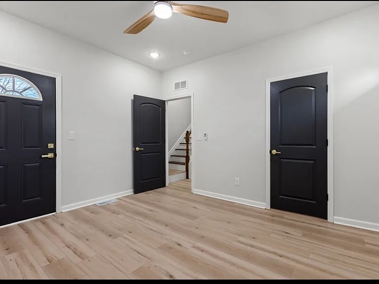 841 Georgetown St — Photo 9