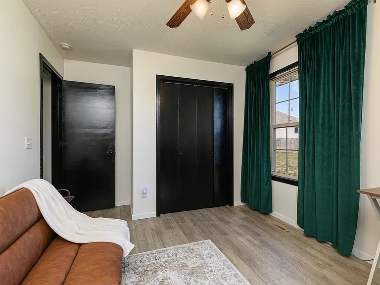 1913 E Whetstone Dr — Photo 28