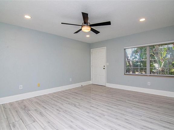 4th image of 208 Danube Ave APT 204