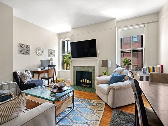 3rd image of 14 Gloucester St #3B