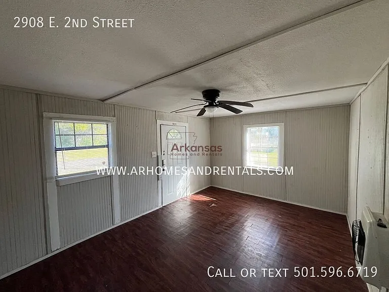 2908 E 2nd St — Photo 3