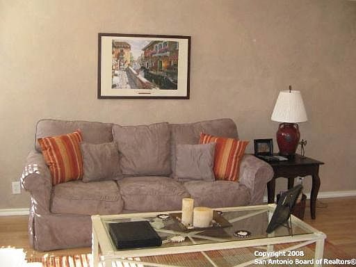 4th image of 7715 WEXFORD SQ #0