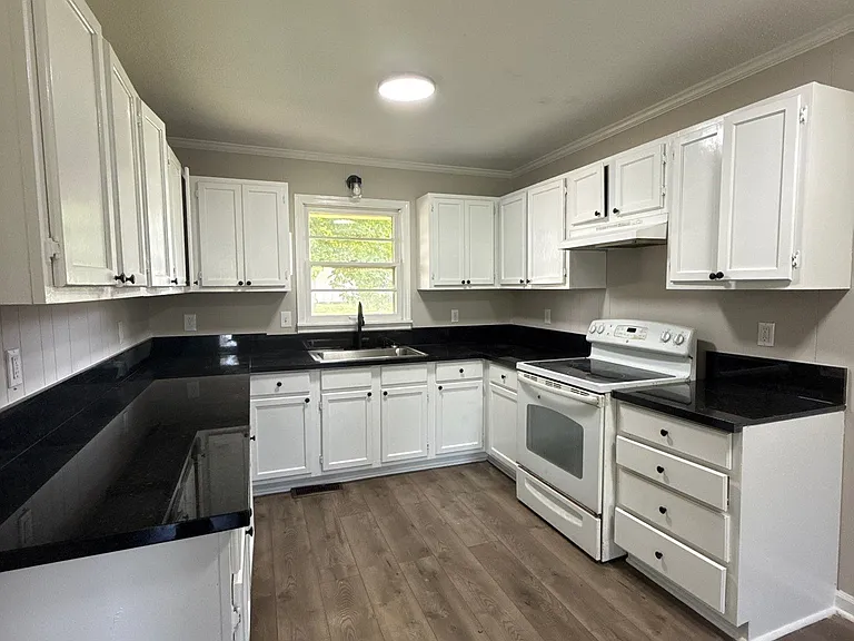 1228 Old Brighton Rd — Photo 4