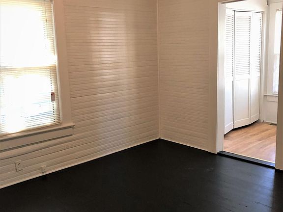 5th image of 1608 Roseland St