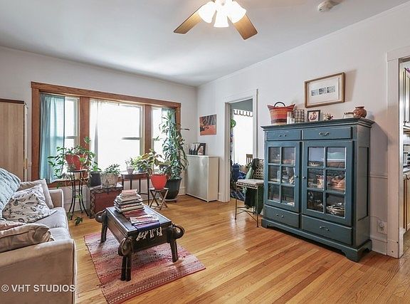 3rd image of 1431 W Granville Ave
