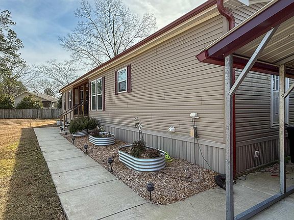 4th image of 127 Madden Ln