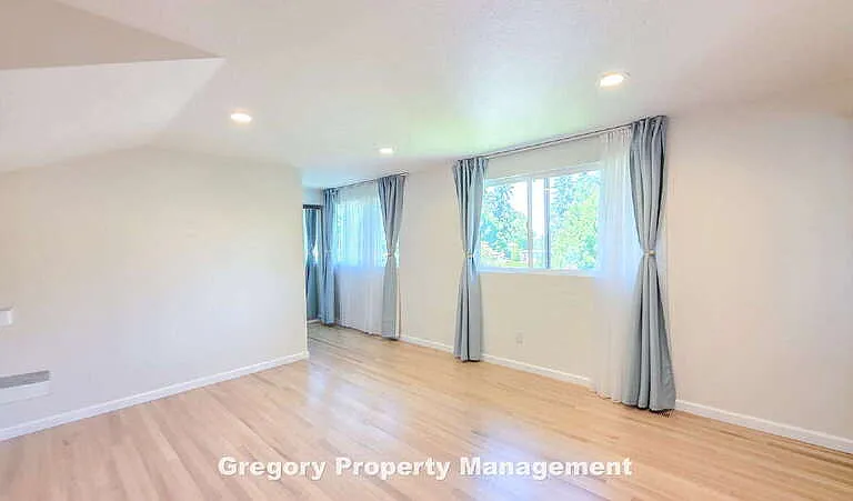 11204 NE 58th Pl — Photo 26
