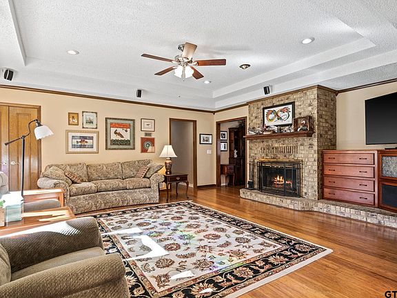 4th image of 301 County Road 1745 #1