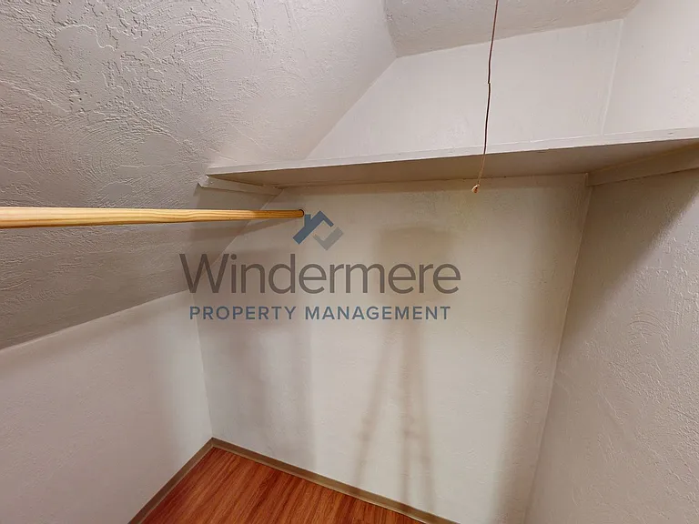 240 E Poplar St — Photo 7