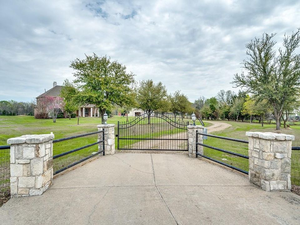 1st image of 5815 Pecan Place Dr