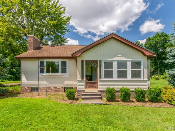 3545 Christie Ln, Shelby Township, MI 48317