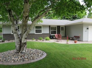 605 Plain Hills Dr, Grand Forks, ND 58201