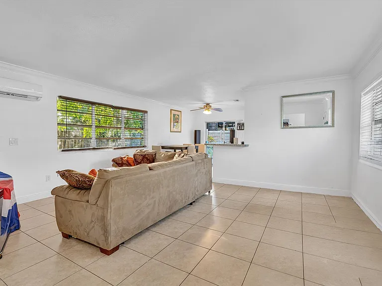 700 SW 5th Ct — Photo 7