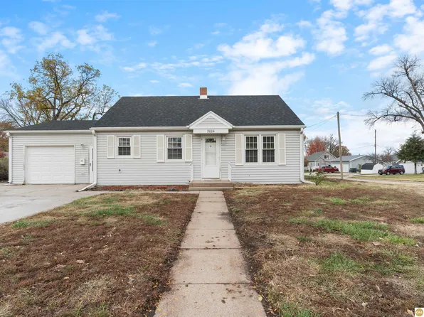 2004 Colfax St, Blair, NE 68008