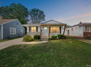 22701 Lake Dr, Saint Clair Shores, MI 48082