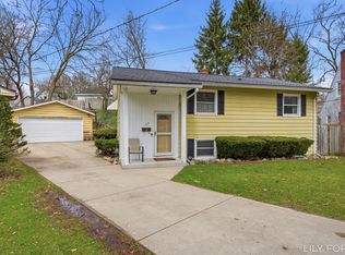 745 Barnett Pl NE, Grand Rapids, MI