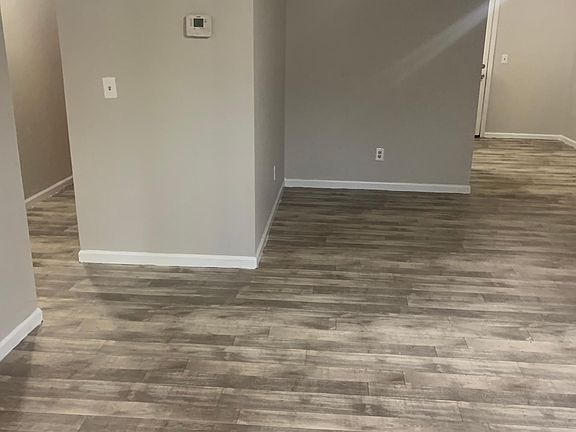 3rd image of 111 Larkin Ln
