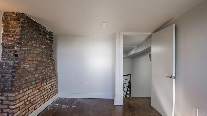 Rented by Nooklyn NYC LLC | media 31