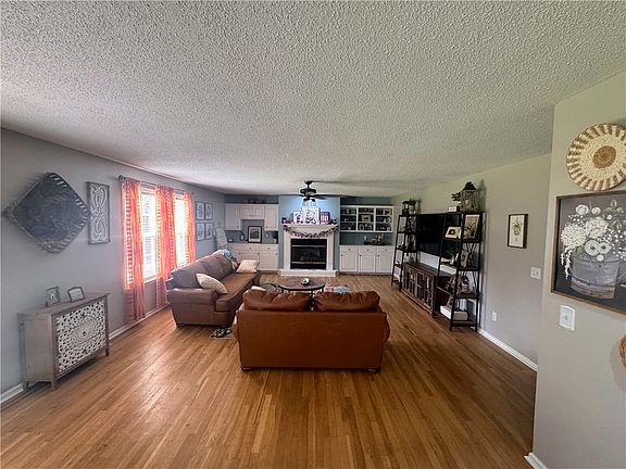 5th image of 616 Pinehollow Dr