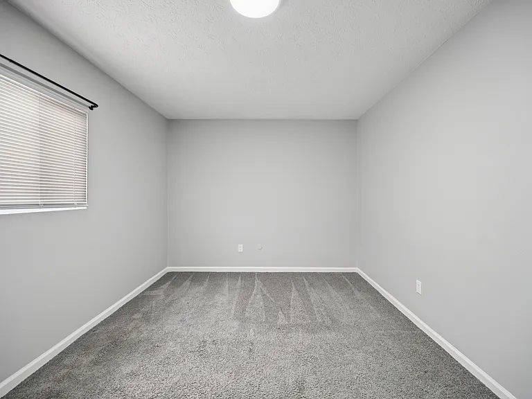 Virginia Creek Apartments — Photo 27