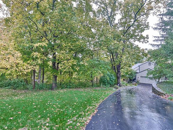 2nd image of 8 Chimney Hill Dr