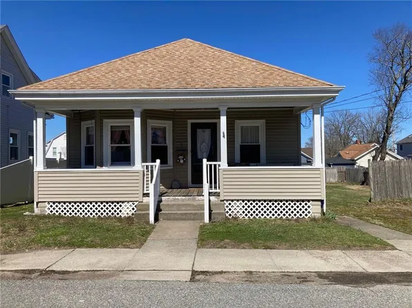 26 Mayflower St, East Providence, RI 02914