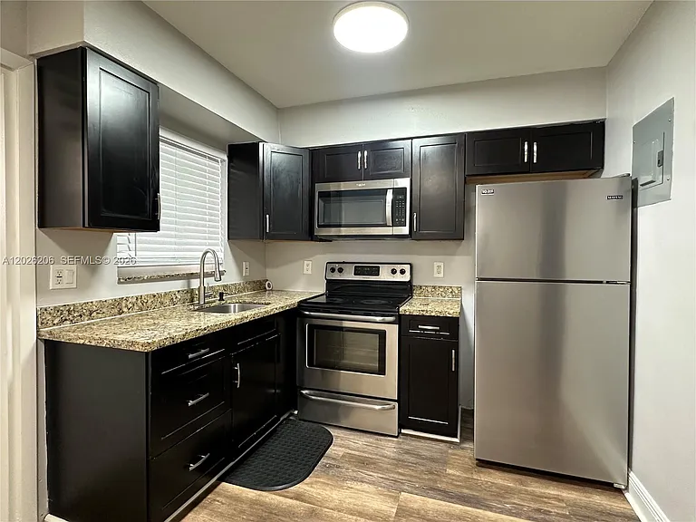 3720 NE 22nd Ave #11 — Photo 4