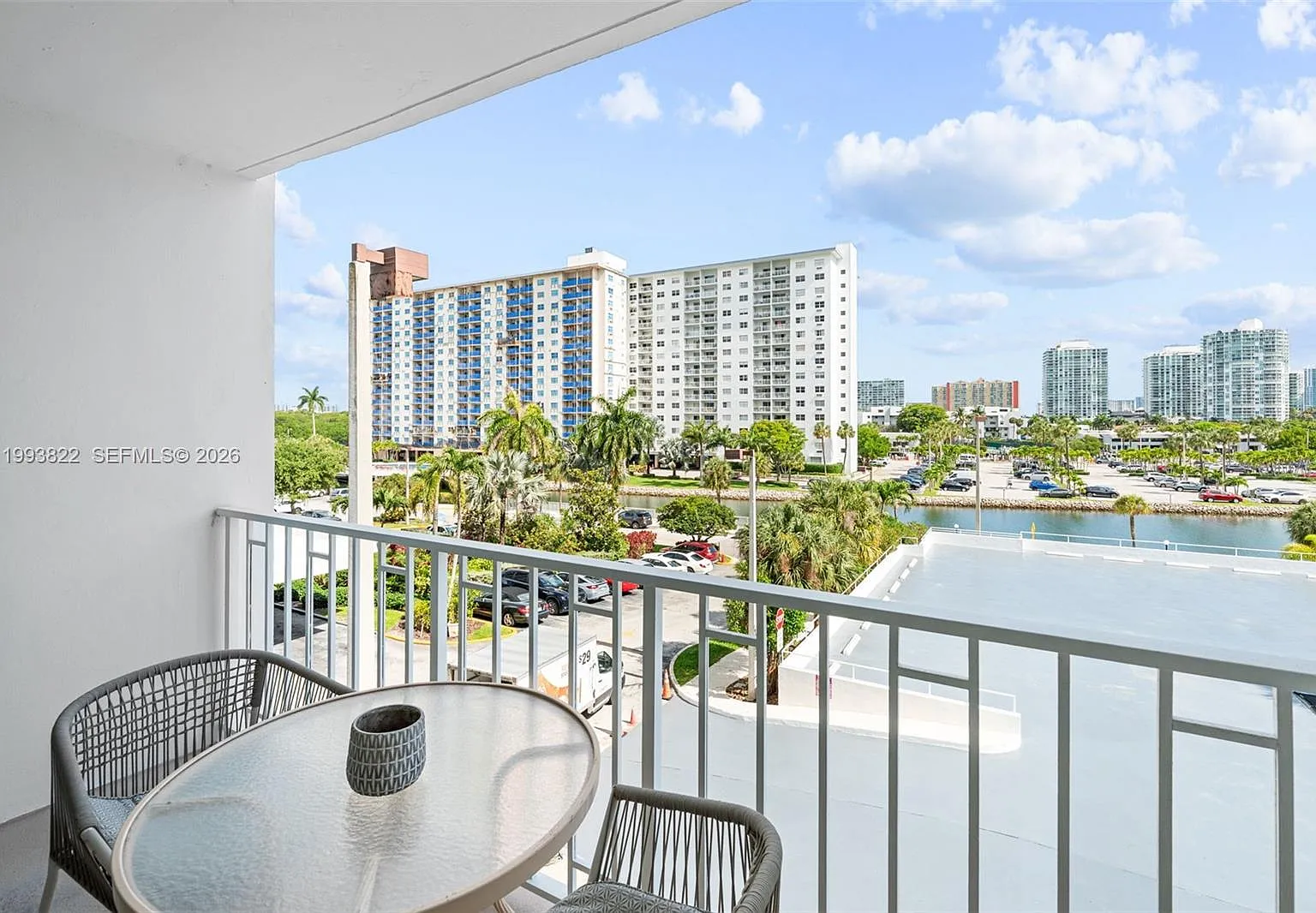 Arlen House West Condo — Photo 4