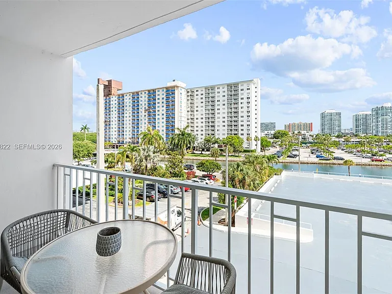 500 Bayview Dr #325 — Photo 4