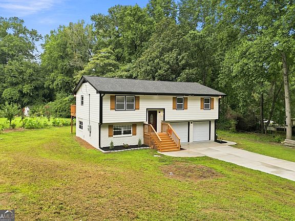 2nd image of 5827 Christopher Ln