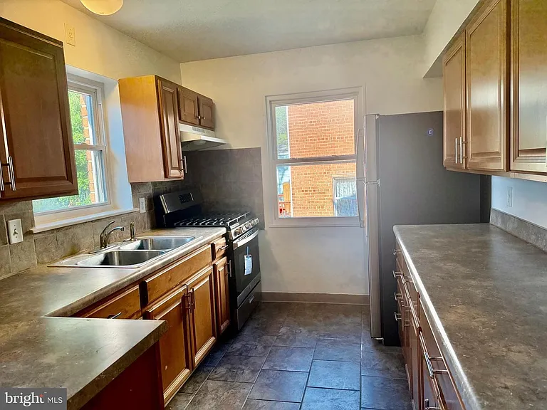 6212 Carters Ln — Photo 3