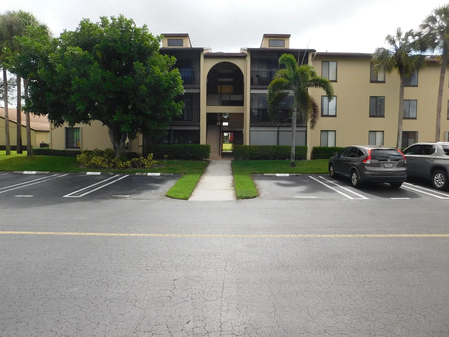 2 bed, 2.0 bath, 1005 sqft, $2,400 — Photo 1