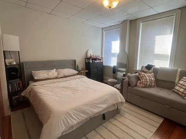 37 Joy St APT 14, Boston, MA 02114