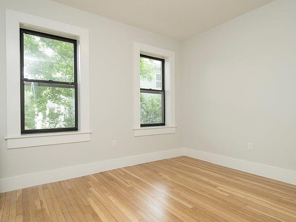3rd image of 8-14 Montfern Ave #14L