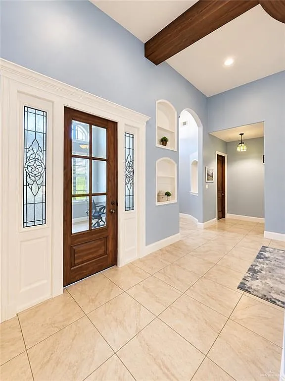 3 bed, 3.5 bath, 2063 sqft, $3,000 — Photo 2