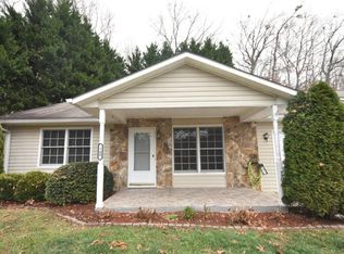 100 Carriage Ct, Franklin, NC 28734