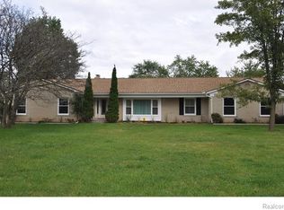 29110 Briarbank Ct, Southfield, MI 48034