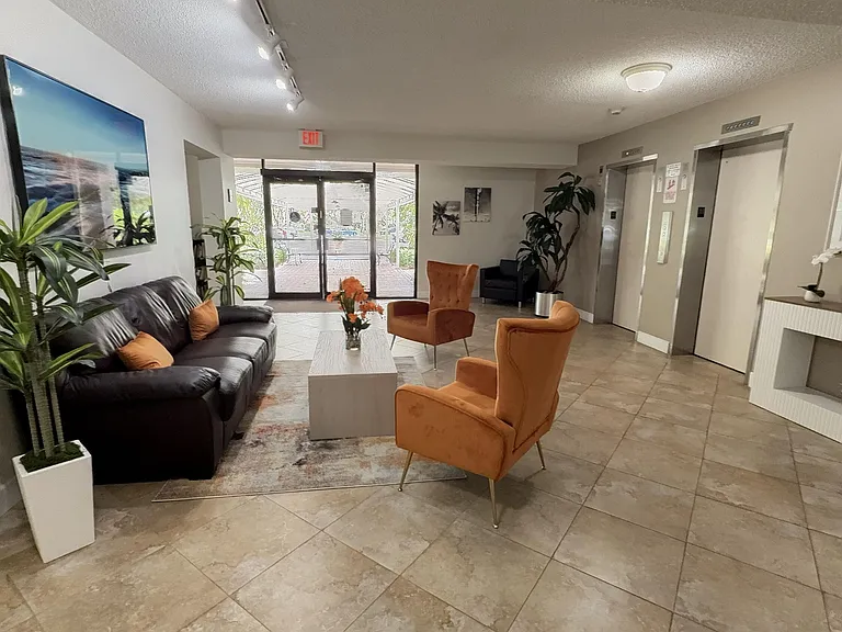 3900 Oaks Clubhouse Dr #411 — Photo 20