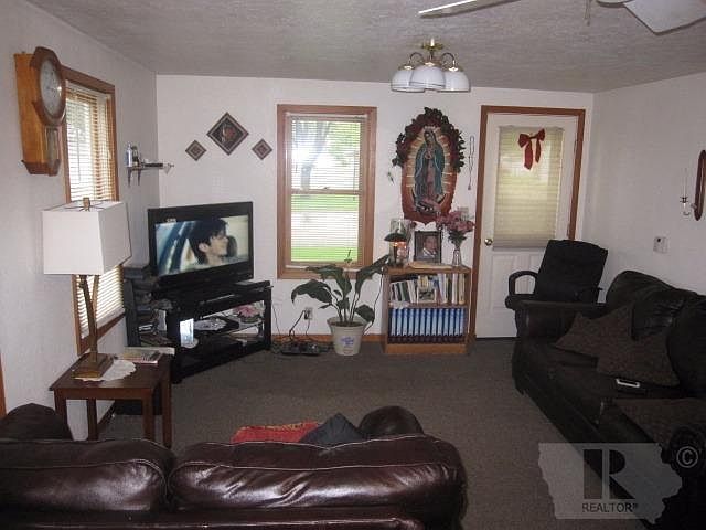 2nd image of 131 3rd St SW